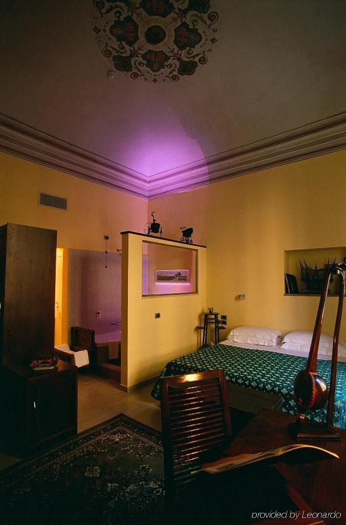 Vogue Hotel Arezzo Zimmer foto